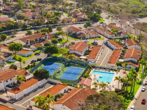 View/Area - 6922 Pear Tree Dr, Carlsbad, CA 92011 photo 4 of 15