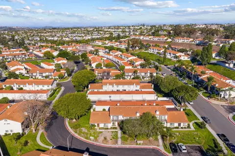 View/Area - 6922 Pear Tree Dr, Carlsbad, CA 92011 photo 3 of 15
