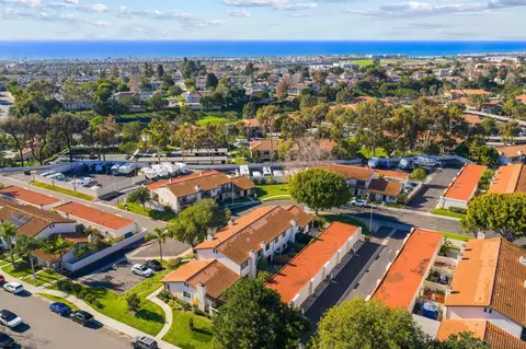 View/Area - 6922 Pear Tree Dr, Carlsbad, CA 92011 photo 7 of 15
