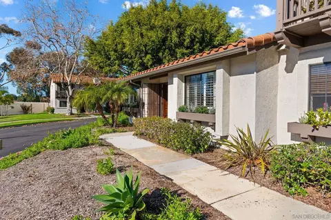 6922 Pear Tree Dr, Carlsbad, CA 92011
