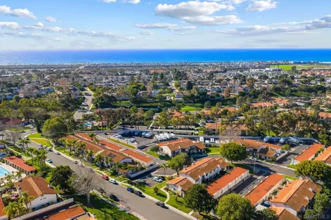 View/Area - 6922 Pear Tree Dr, Carlsbad, CA 92011 photo 8 of 15