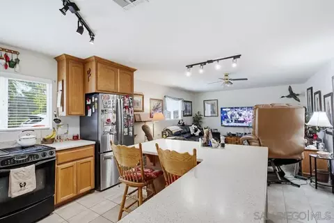 Kitchen - 1478 Peutz Valley Rd, Alpine, CA 91901 photo 4 of 5