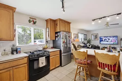 Kitchen - 1478 Peutz Valley Rd, Alpine, CA 91901 photo 5 of 5