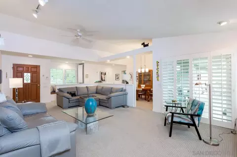 10565 Burned Oak Ln, Escondido, CA 92026 photo 3