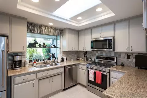 10565 Burned Oak Ln, Escondido, CA 92026 photo 9