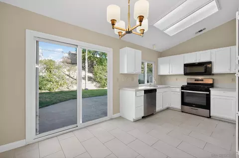 Kitchen - 31850 Via Barraza, Temecula, CA 92592 photo 4 of 4