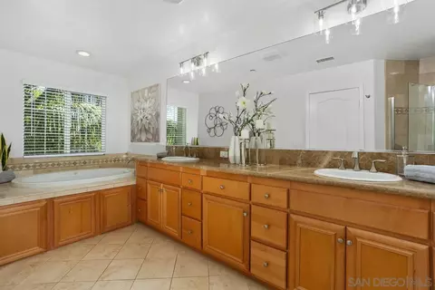 Bath - 4007 Bluff View Way, Carlsbad, CA 92008 photo 3 of 5