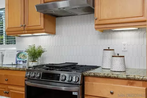 Kitchen - 4007 Bluff View Way, Carlsbad, CA 92008 photo 3 of 4