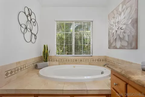 Bath - 4007 Bluff View Way, Carlsbad, CA 92008 photo 5 of 5