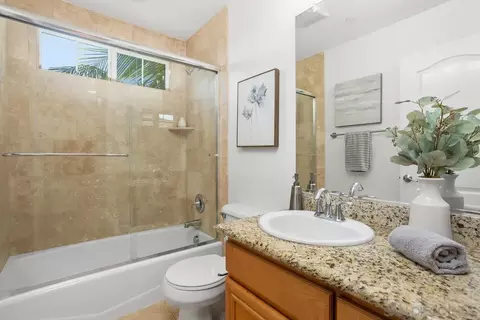 Bath - 4007 Bluff View Way, Carlsbad, CA 92008 photo 2 of 5