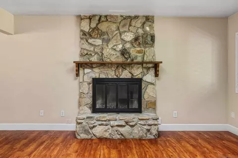 Living - 1491 Louise Dr, Alpine, CA 91901 photo 4 of 5