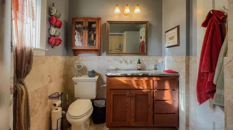 Bath - 210 E 6th Ave, Escondido, CA 92025 photo 2 of 11