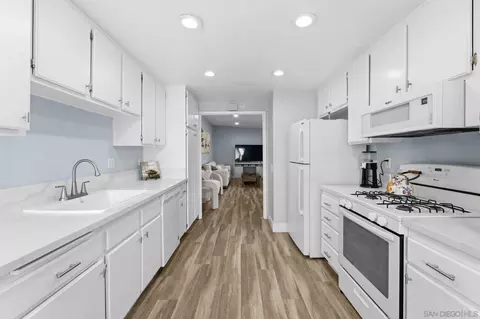 Kitchen - 2508 Dorm Way, Spring Valley, CA 91977 photo 2 of 4
