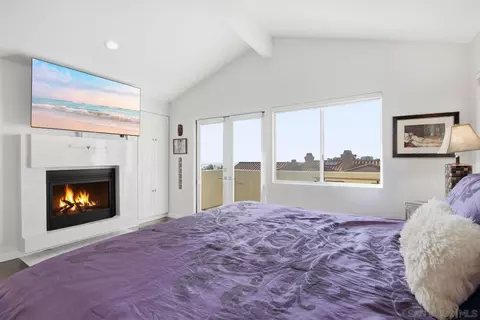 Bedroom - 1618 Caminito Solidago, La Jolla, CA 92037 photo 2 of 9