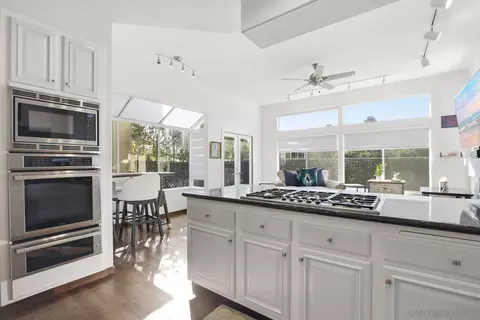 Kitchen - 1618 Caminito Solidago, La Jolla, CA 92037 photo 3 of 5