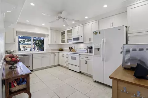 Kitchen - 816 Caminito Azul, Carlsbad, CA 92011 photo 1 of 3