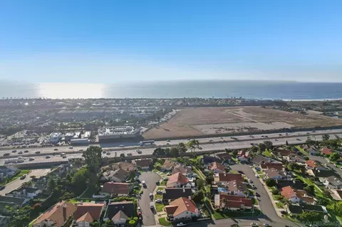 View/Area - 816 Caminito Azul, Carlsbad, CA 92011 photo 5 of 6