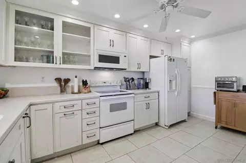 Kitchen - 816 Caminito Azul, Carlsbad, CA 92011 photo 2 of 3