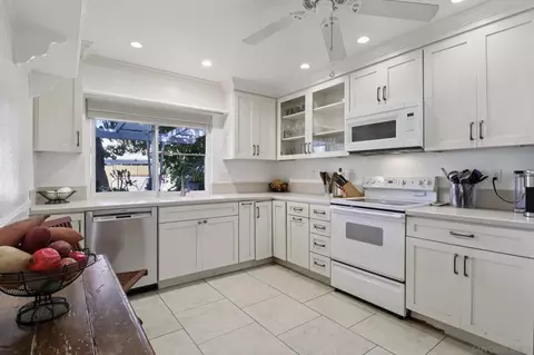 Kitchen - 816 Caminito Azul, Carlsbad, CA 92011 photo 3 of 3