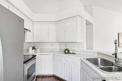 Kitchen - 3598 Quail View St, Spring Valley, CA 91977 photo 4 of 6