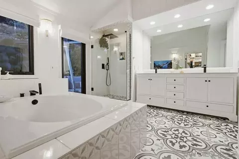 Bath - 778 La Canada St, La Jolla, CA 92037 photo 2 of 4