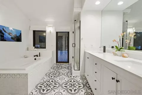 Bath - 778 La Canada St, La Jolla, CA 92037 photo 1 of 4