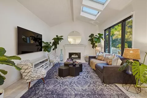 Living - 778 La Canada St, La Jolla, CA 92037 photo 2 of 3