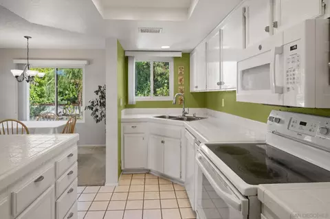 Kitchen - 10503 Flora Azalea Ct, Santee, CA 92071 photo 2 of 2