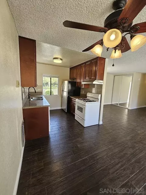 Kitchen - 101 Avenida Las Brisas, Oceanside, CA 92057 photo 1 of 1