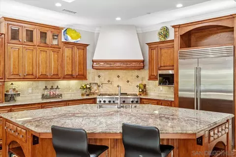 Kitchen - 13391 Old Winemaster Ct, Poway, CA 92064 photo 2 of 7