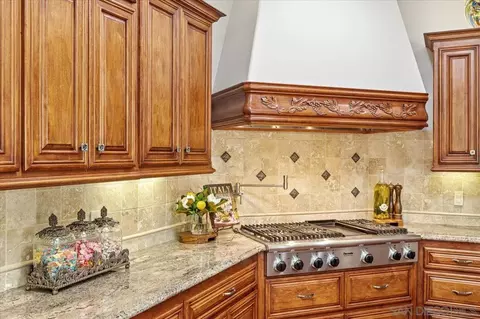 Kitchen - 13391 Old Winemaster Ct, Poway, CA 92064 photo 5 of 7