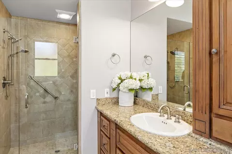 Bath - 13391 Old Winemaster Ct, Poway, CA 92064 photo 5 of 6