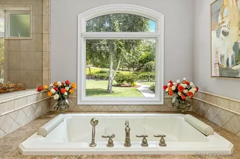 Bath - 13391 Old Winemaster Ct, Poway, CA 92064 photo 2 of 6