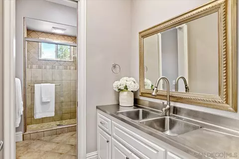 Bath - 13391 Old Winemaster Ct, Poway, CA 92064 photo 6 of 6