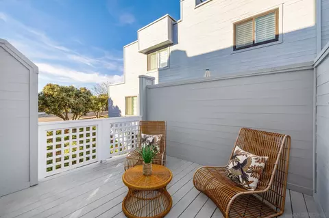 Exterior - 959 Intrepid Ct, Del Mar, CA 92014 photo 3 of 5