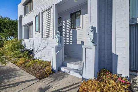 Exterior - 959 Intrepid Ct, Del Mar, CA 92014 photo 2 of 5