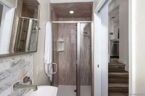 Bath - 959 Intrepid Ct, Del Mar, CA 92014 photo 4 of 4