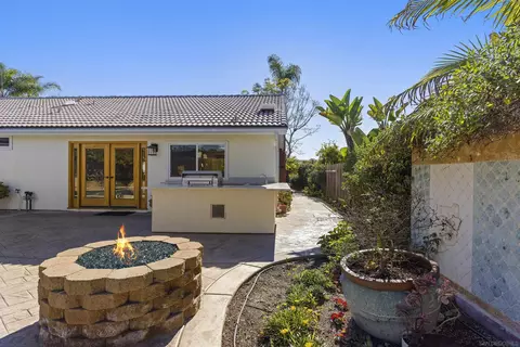 Exterior - 1510 Orangeview Dr #1-2, Encinitas, CA 92024 photo 4 of 11