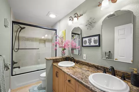 Bath - 1510 Orangeview Dr #1-2, Encinitas, CA 92024 photo 4 of 5