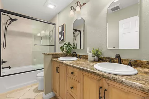 Bath - 1510 Orangeview Dr #1-2, Encinitas, CA 92024 photo 2 of 5
