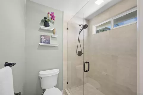 Bath - 1510 Orangeview Dr #1-2, Encinitas, CA 92024 photo 3 of 5