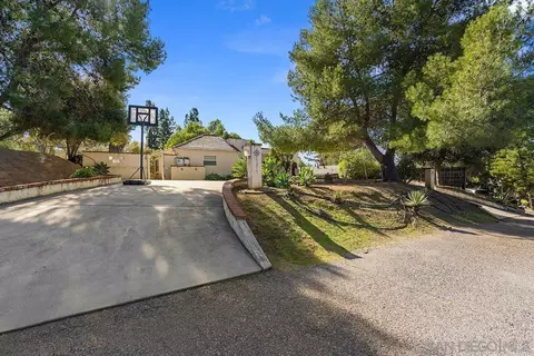 4270 S Tropico Dr, La Mesa, CA 91941