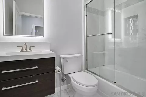 Bath - 1644 Cuyamaca Ave, Spring Valley, CA 91977 photo 2 of 3