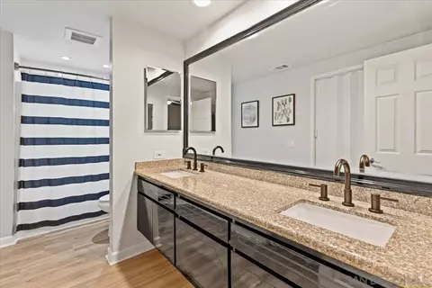 Bath - 17407 Port Marnock Dr, Poway, CA 92064 photo 2 of 4