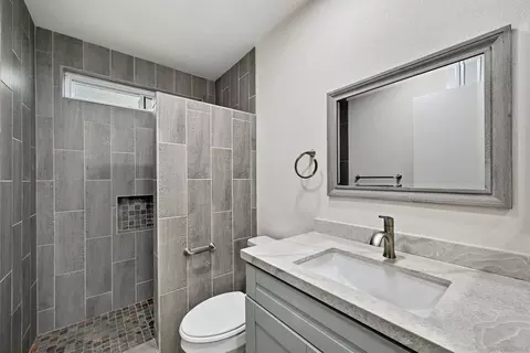 Bath - 1749 Via Allena, Oceanside, CA 92056 photo 4 of 4