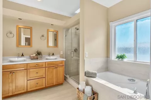 Bath - 733 H Ave, Coronado, CA 92118 photo 1 of 6