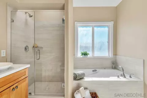 Bath - 733 H Ave, Coronado, CA 92118 photo 3 of 6