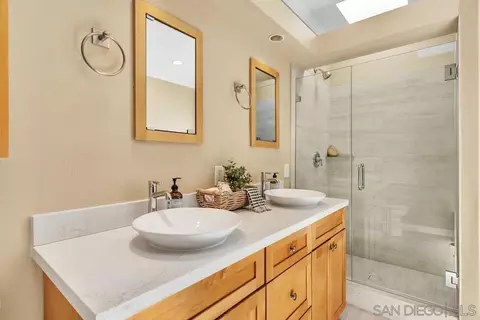 Bath - 733 H Ave, Coronado, CA 92118 photo 2 of 6