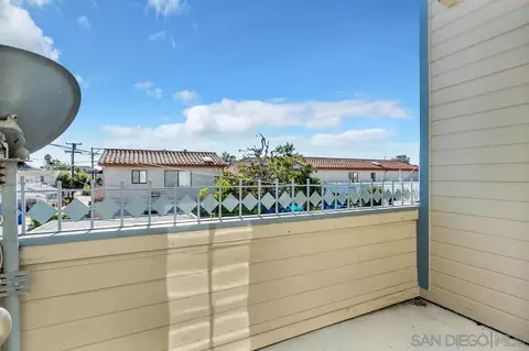 Exterior - 733 H Ave, Coronado, CA 92118 photo 7 of 10