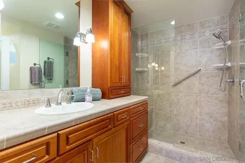 Bath - 1230 Wren Gln, Escondido, CA 92026 photo 2 of 3